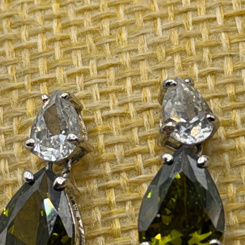 Elegant Gold Pendant and Silver .925 Silver Gemstone Earrings Jewelry Bundle - Picture 14 of 15